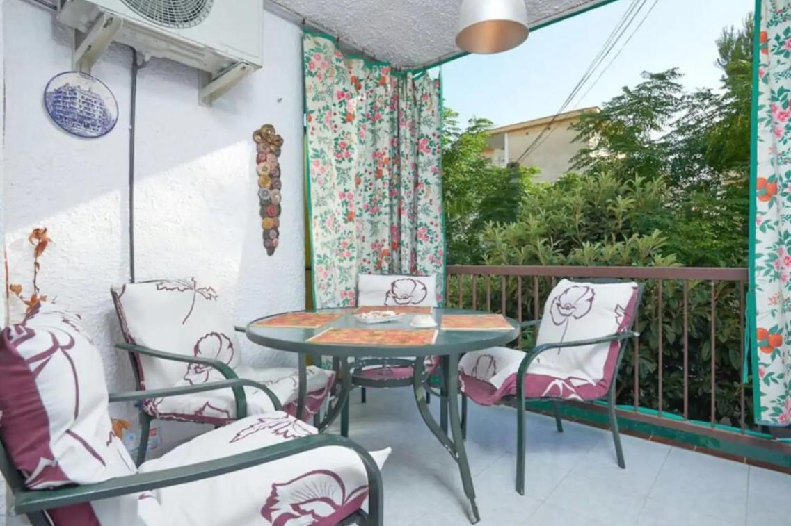 The Apartment Is Next To The Fine Sandy Beaches Виланова-и-ла-Желтру Экстерьер фото