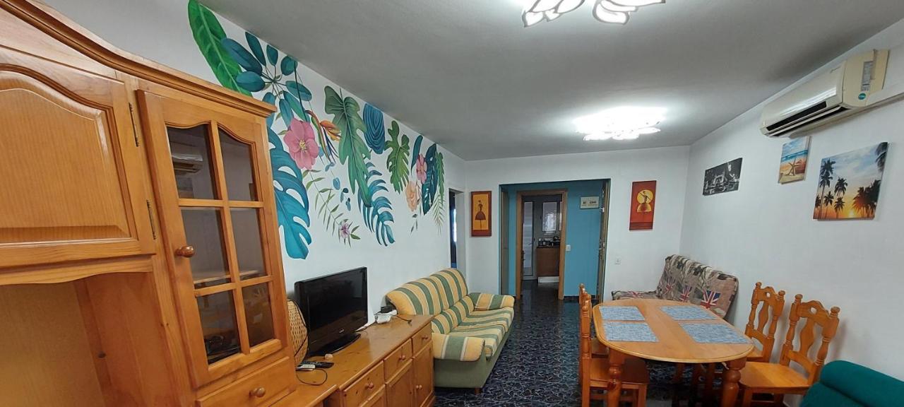 The Apartment Is Next To The Fine Sandy Beaches Виланова-и-ла-Желтру Экстерьер фото